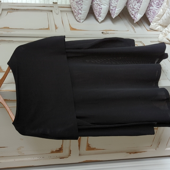 Top Lisa Rinna Cold Shoulder - Picture 9 of 10